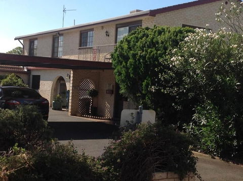 Forest Lodge Motor Inn & Restaurant - Palm Beach Accommodation 0