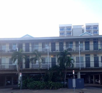 Adventurers Resort - Hostel - Palm Beach Accommodation 0