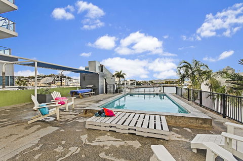 Adventurers Resort - Hostel - Palm Beach Accommodation 3