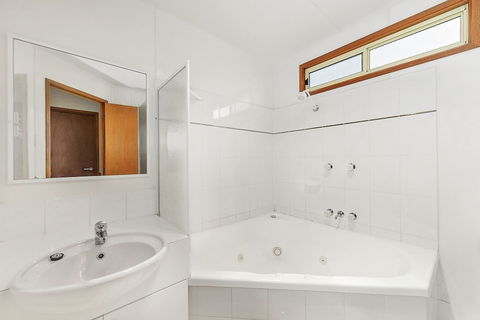 Apollo Bay Holiday Park - Palm Beach Accommodation 4