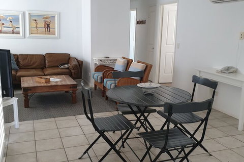 Bayviews & Harbourview Holiday Apartments - Palm Beach Accommodation 6