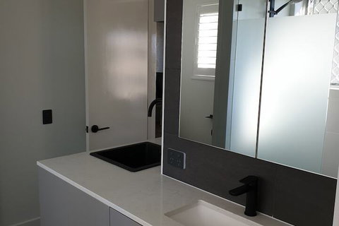 Bayviews & Harbourview Holiday Apartments - Palm Beach Accommodation 5