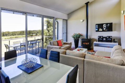 Adina Vineyard - Palm Beach Accommodation 0