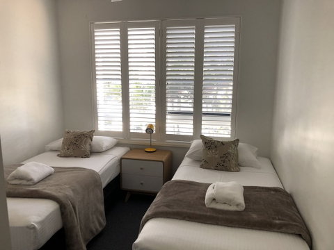 Burlington Holiday Apartments - Palm Beach Accommodation 6