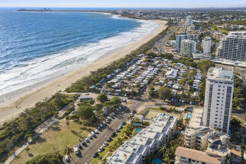 Burlington Holiday Apartments - Palm Beach Accommodation 2