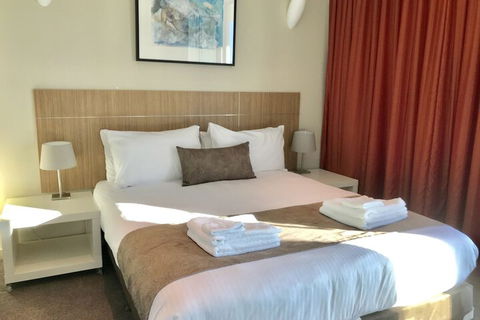 Adelaide DressCircle Apartments North Terrace - Palm Beach Accommodation 7