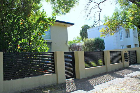Adelaide DressCircle Apartments Childers Street - Palm Beach Accommodation 5
