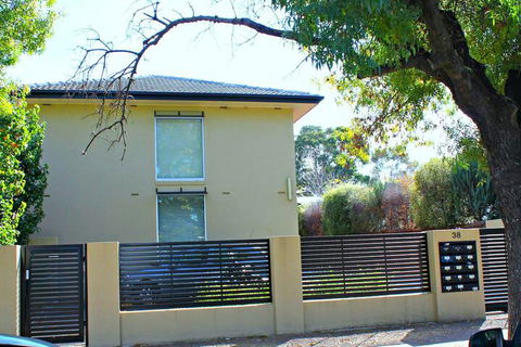 Adelaide DressCircle Apartments Childers Street - Palm Beach Accommodation 6