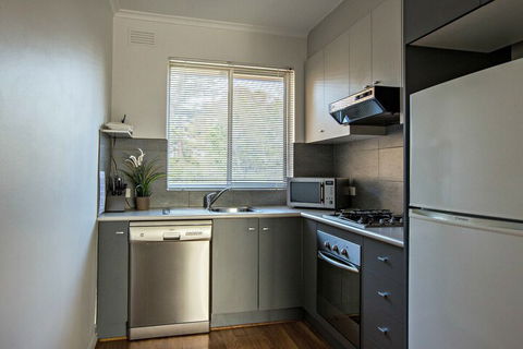 Adelaide DressCircle Apartments Childers Street - Palm Beach Accommodation 7