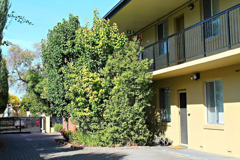 Adelaide DressCircle Apartments Childers Street - Palm Beach Accommodation 4