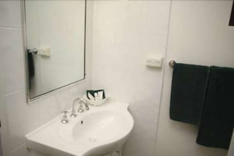 All Seasons Motor Lodge - Palm Beach Accommodation 7