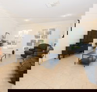 Colonial Court Villas - Palm Beach Accommodation