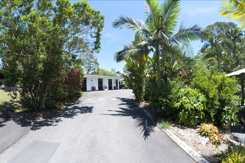 Central Sunshine Coast QLD Palm Beach Accommodation