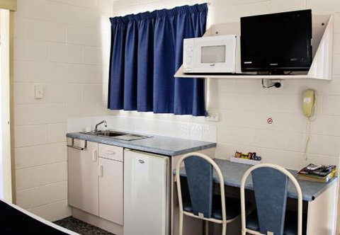 Overflow Motor Inn - Palm Beach Accommodation 2