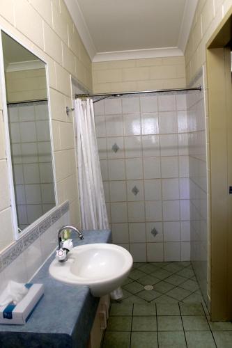 Overflow Motor Inn - Palm Beach Accommodation 6