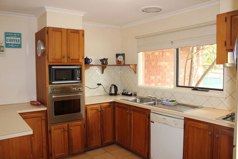 Australian Home Away At East Doncaster - Palm Beach Accommodation 2