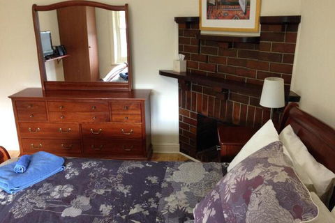 MacDonnell House Naracoorte - Palm Beach Accommodation 4