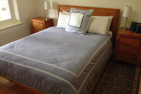 MacDonnell House Naracoorte - Palm Beach Accommodation 3