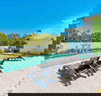 Mackay Oceanside Central Hotel - Palm Beach Accommodation