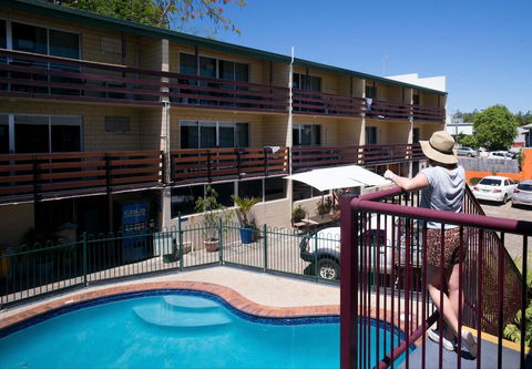 Airlie Beach YHA - Hostel - Palm Beach Accommodation 1