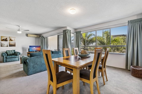 Surfcomber On The Beach - Palm Beach Accommodation 5