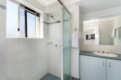Surfcomber On The Beach - Palm Beach Accommodation 6