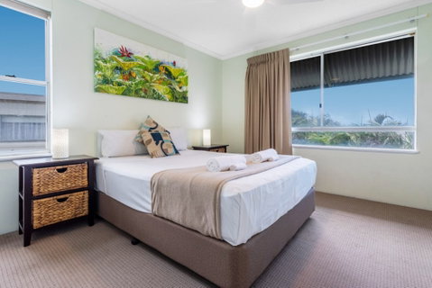Surfcomber On The Beach - Palm Beach Accommodation 4