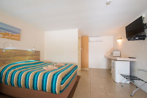 A & A Motel - Palm Beach Accommodation 4