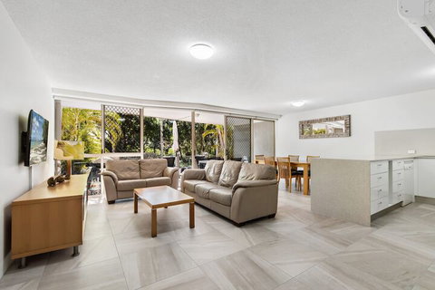Beachcomber On The Spit - Palm Beach Accommodation 1