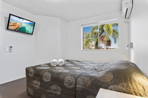 Beachcomber On The Spit - Palm Beach Accommodation 5