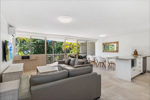 Beachcomber On The Spit - Palm Beach Accommodation 3