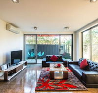 Orange Serviced Apartment - Palm Beach Accommodation