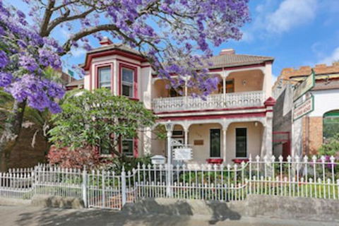 Alishan International Guest House - Palm Beach Accommodation 0