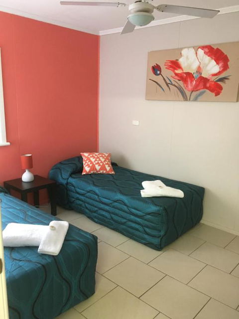 Beachlander Holiday Apartments - Palm Beach Accommodation 2