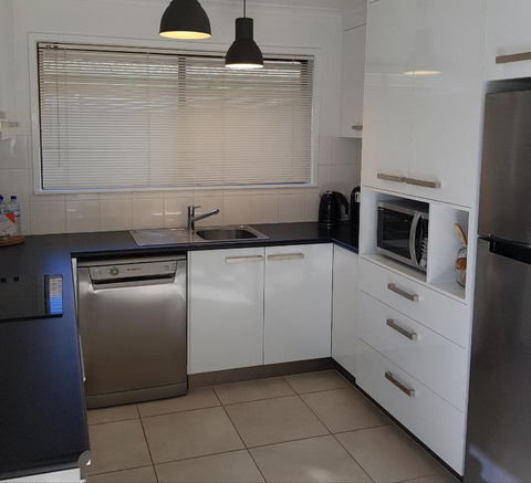 At Home Apartments - Palm Beach Accommodation 2