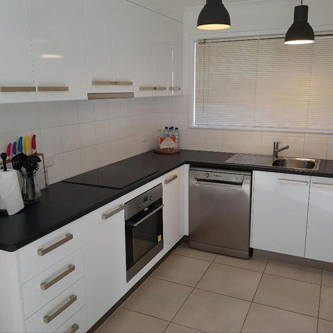 At Home Apartments - Palm Beach Accommodation 1