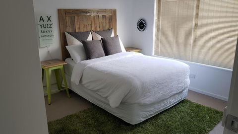 At Home Apartments - Palm Beach Accommodation 6