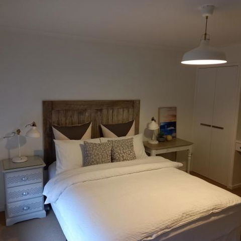 At Home Apartments - Palm Beach Accommodation 4