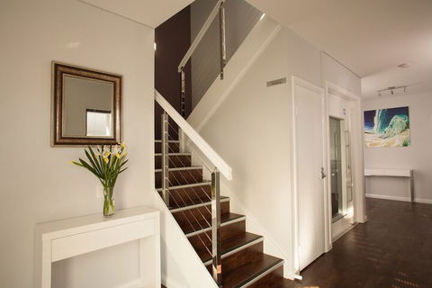 Albany Waves - Palm Beach Accommodation 4