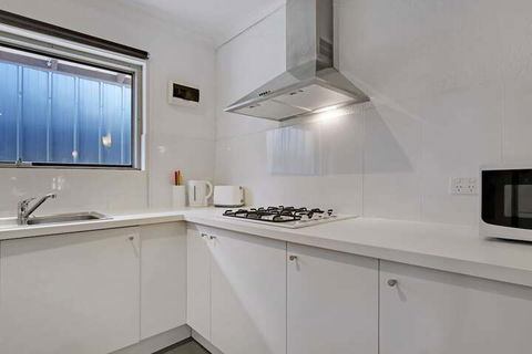 Adelaide Holiday Homes - Palm Beach Accommodation 6
