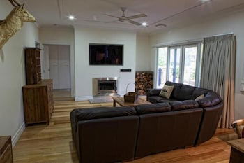 G.g's By The River - Palm Beach Accommodation 6