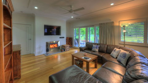 G.g's By The River - Palm Beach Accommodation 3