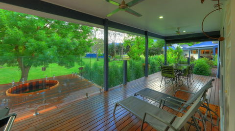 G.g's By The River - Palm Beach Accommodation 4