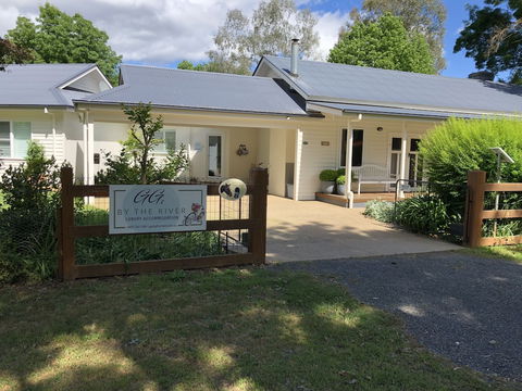 G.g's By The River - Palm Beach Accommodation 0