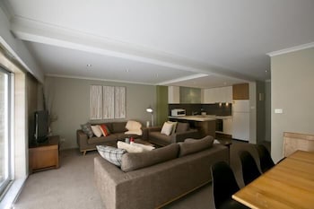 Altitude Apartments - Palm Beach Accommodation 0