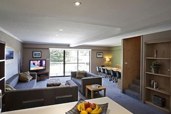 Altitude Apartments - Palm Beach Accommodation 2