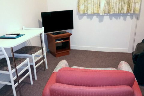 Millicent Motel - Palm Beach Accommodation 7