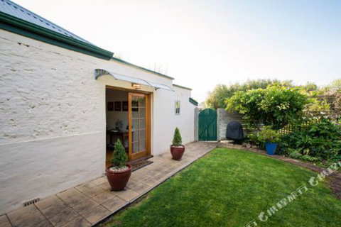 Georgies Cottage - Palm Beach Accommodation 5