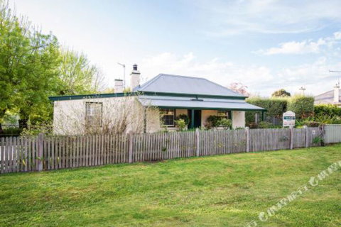 Georgies Cottage - Palm Beach Accommodation 0