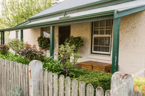 Georgies Cottage - Palm Beach Accommodation 2